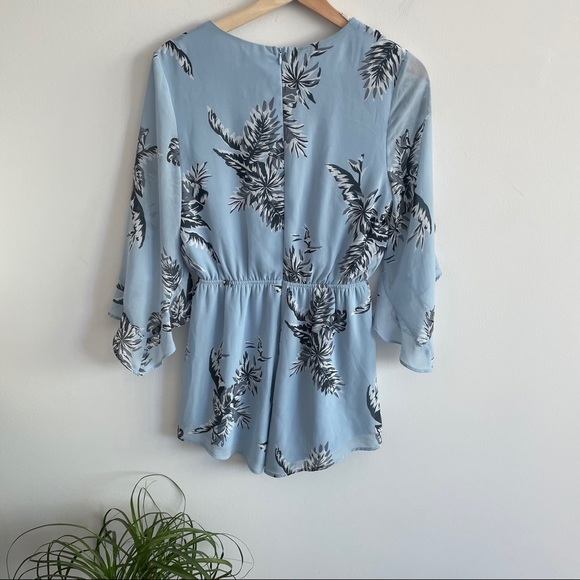 Essue - Blue Floral Romper with Flutter Sleeves - Picture 4 of 4